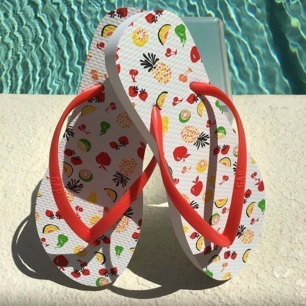 NEW! GAP White & Red Fruit Bowl Flip Flops Beach Sandals Unisex Cruise Swim Pool - Picture 9 of 16